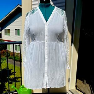 Torrid Size 0 White Lace Tunic